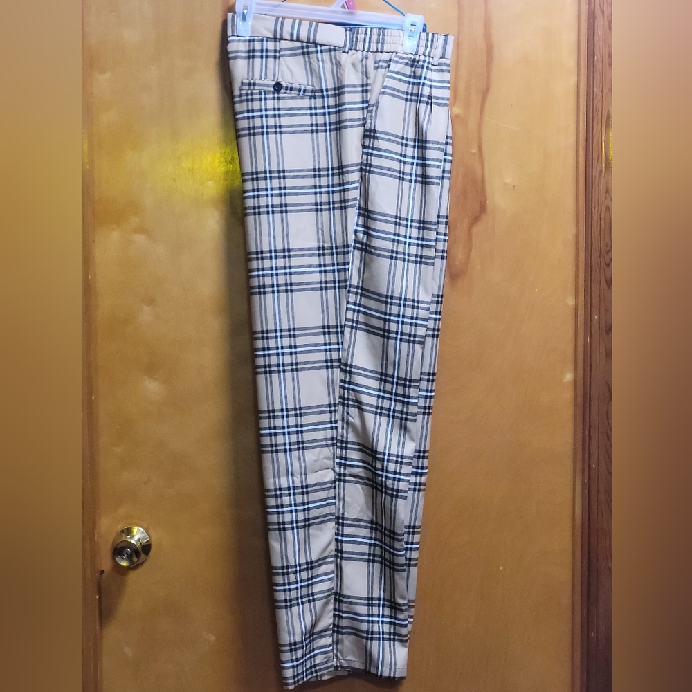 Suit - Picture 5 of 6